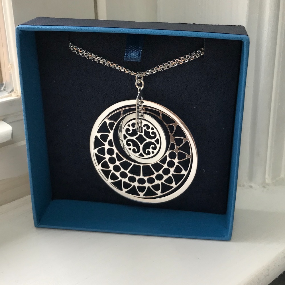 Stunning Revolving Silver Necklace and Earring Set
